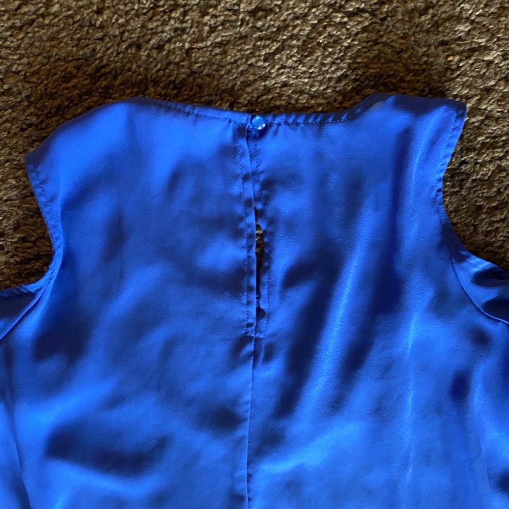 Decree Cold Shoulder Crop - Picture 2 of 2